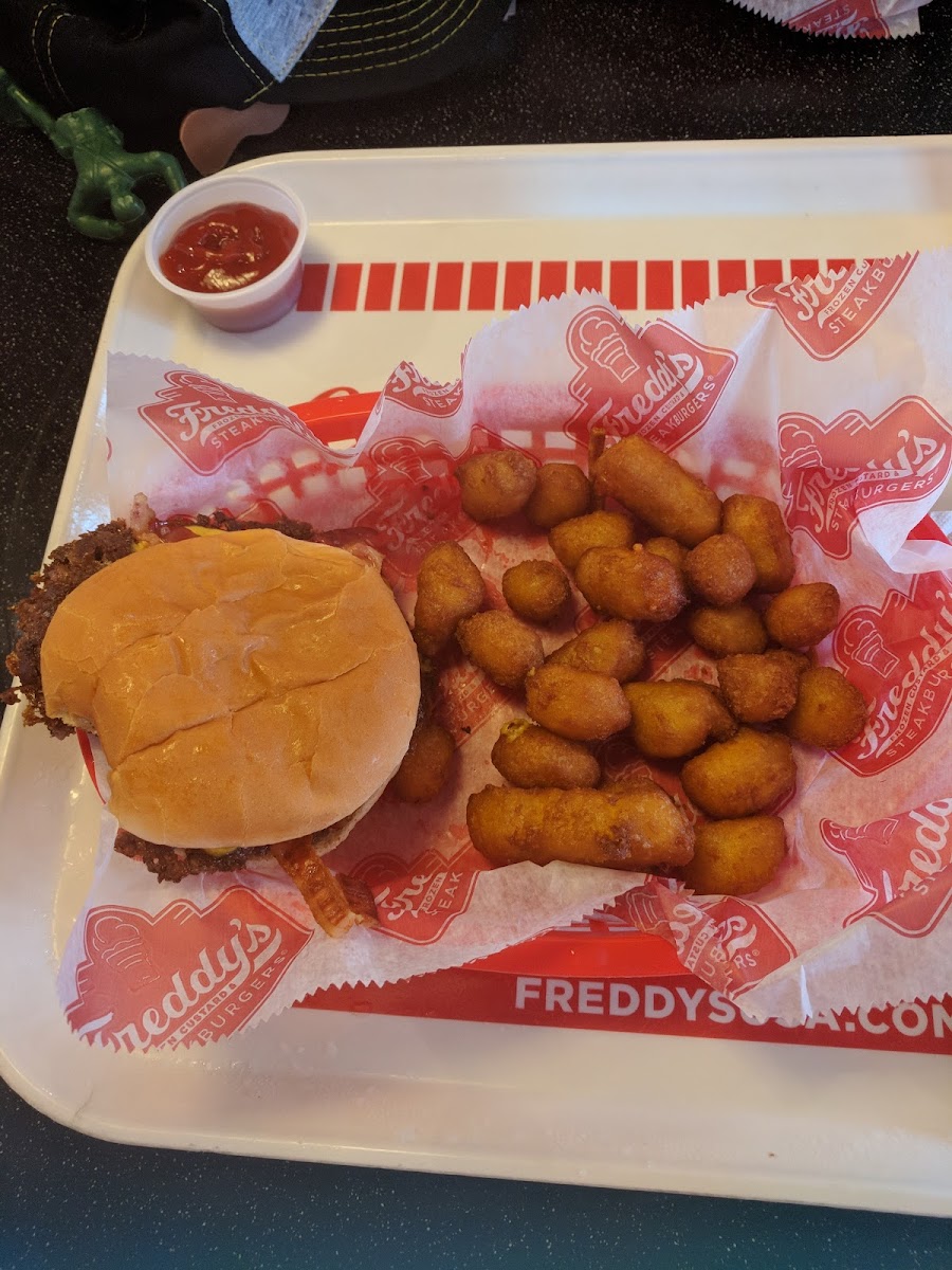 Freddy's Frozen Custard & Steakburgers-10